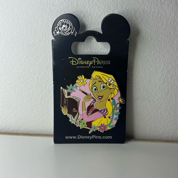 Tangled Rapunzel Disney Pin - Picture 2 of 3